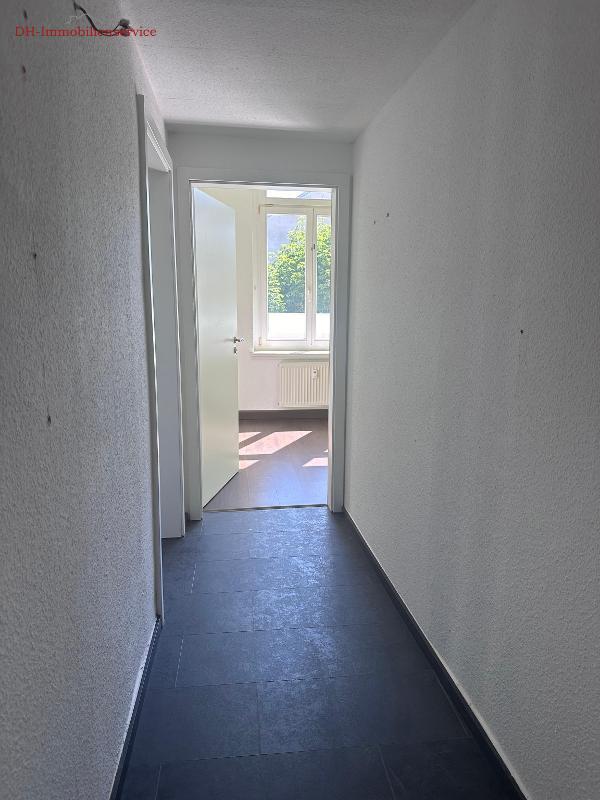 Luxuriöse 4-Raum-Wohnung mit ca. 154 m², Whirl-Poolwanne & einem gepflegten Garten in zentraler Lage von Meerane
