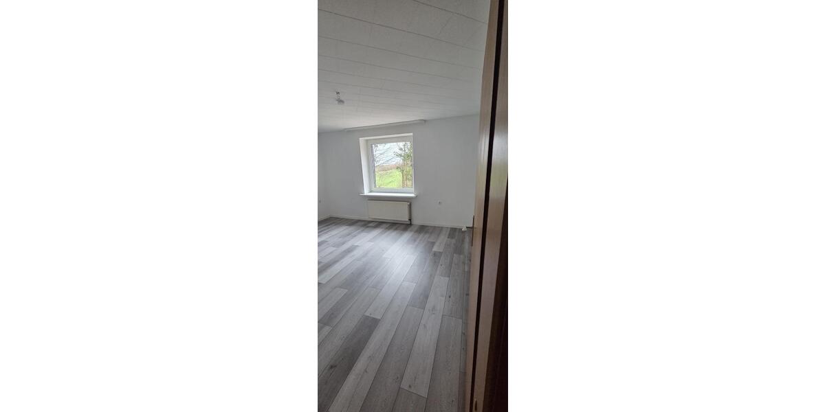 Etagenwohnung Nübel - 3 Zimmer, 75 m&sup2;, 900&euro; | Angebot:26237326