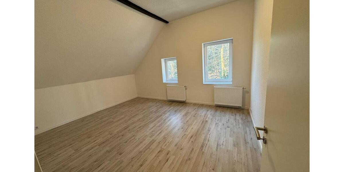 Etagenwohnung Jade - 2.5 Zimmer, 80 m&sup2;, 900&euro; | Angebot:25858527