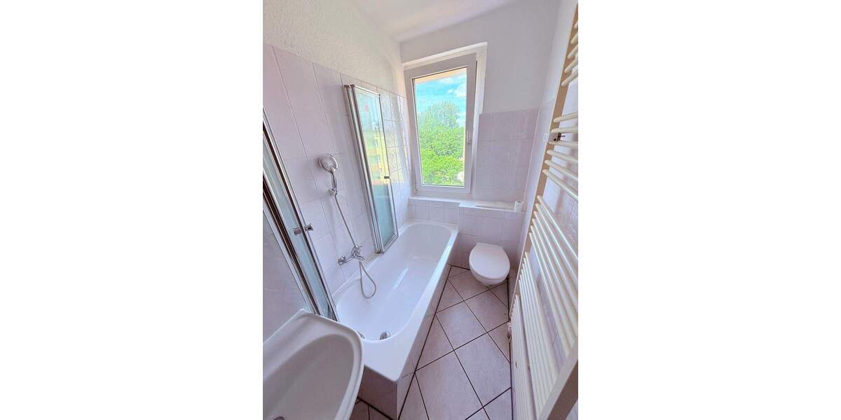 **Besichtigung: Mo.,15.12.25 um 19:00 Uhr** Ruhiges Wohnen im Komponistenviertel! *EBK* 3 zimmer