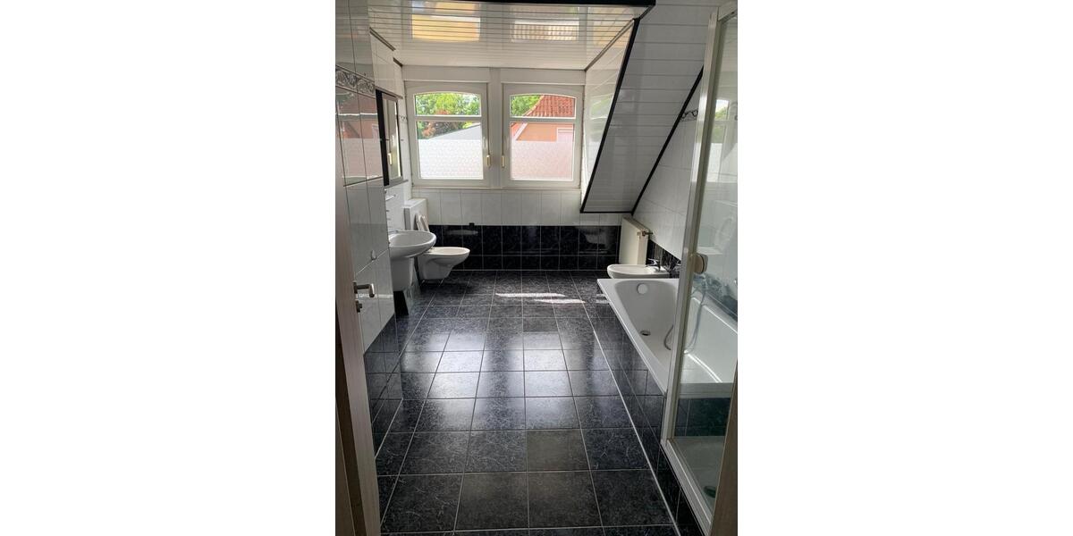 Etagenwohnung Bad Zwischenahn - 4 Zimmer, 120 m&sup2;, 1.295&euro; | Angebot:26629467