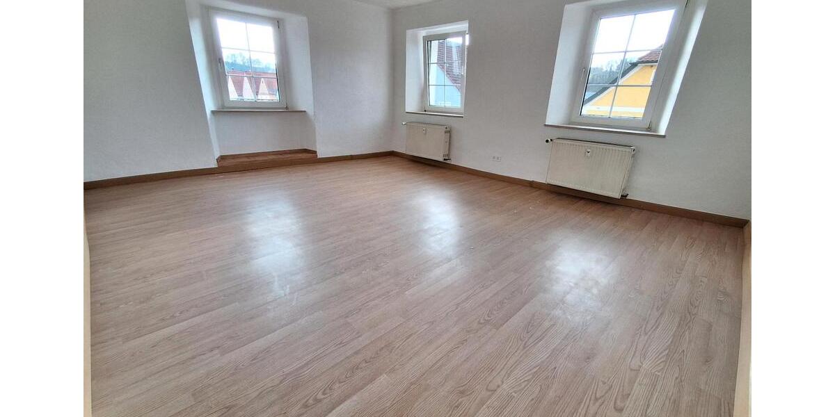 Etagenwohnung Neustadt an der Waldnaab - 5 Zimmer, 110 m&sup2;, 1.200&euro; | Angebot:26253658