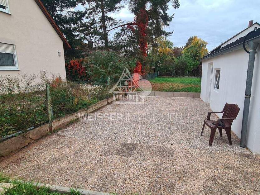 Wohnen mit Hausfeeling: Helle 4-Zimmer-Wohnung mit Garage & Gemeinschaftsterrasse in Fürth-Stadeln 4 zimmer