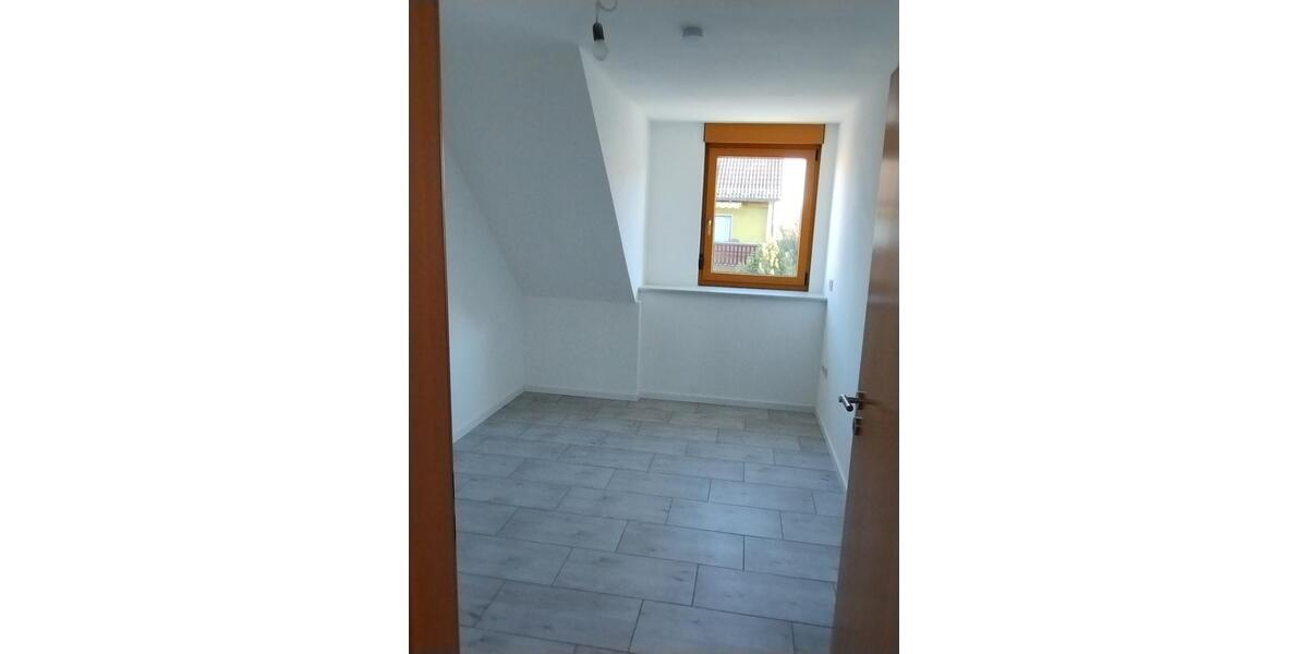 Dachgeschoßwohnung Dentlein am Forst - 4 Zimmer, 97 m&sup2;, 850&euro; | Angebot:26232067