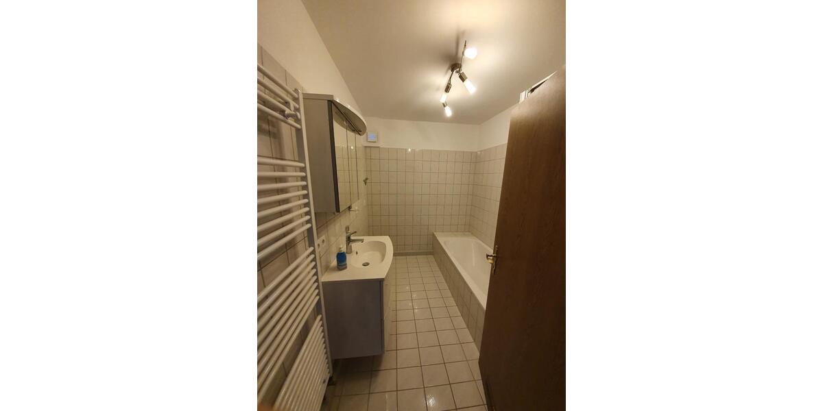 Dachgeschoßwohnung Osterhofen - 4 Zimmer, 111 m&sup2;, 800&euro; | Angebot:25722576