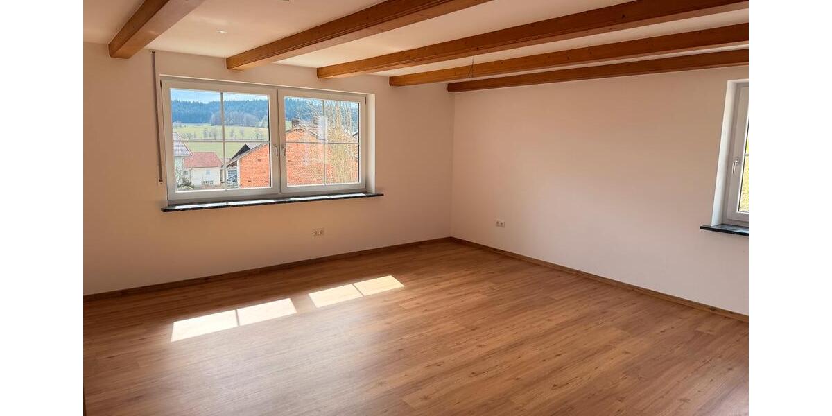 Etagenwohnung Teisnach - 4 Zimmer, 110 m&sup2;, 880&euro; | Angebot:26019923