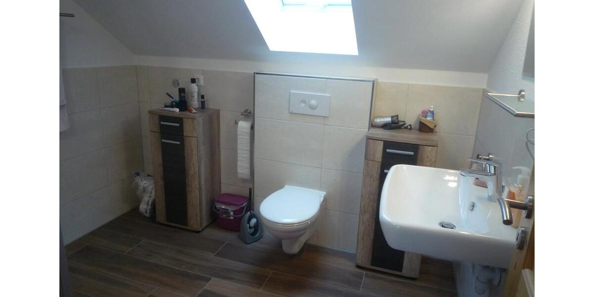 Etagenwohnung Adlkofen - 4 Zimmer, 65 m&sup2;, 300&euro; | Angebot:26120696