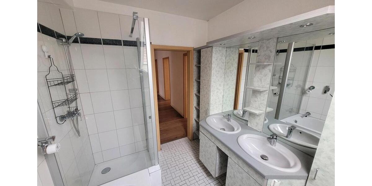 Etagenwohnung Tauberbischofsheim - 4 Zimmer, 112 m&sup2;, 950&euro; | Angebot:26440296