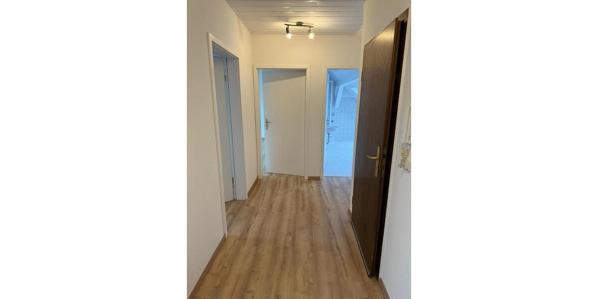 Dachgeschoßwohnung Weißenfels - 3 Zimmer, 74 m&sup2;, 518&euro; | Angebot:25999383