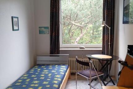 Mitbewohnerin ab 18 Jahre, für 1 möbliertes Zimmer 10 qm, einer 4 zimmer