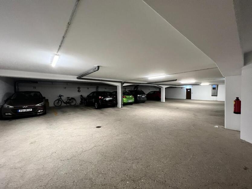 Schöne 2-Zimmer-Wohnung mit Tiefgaragenstellplatz in Seukendorf zimmer