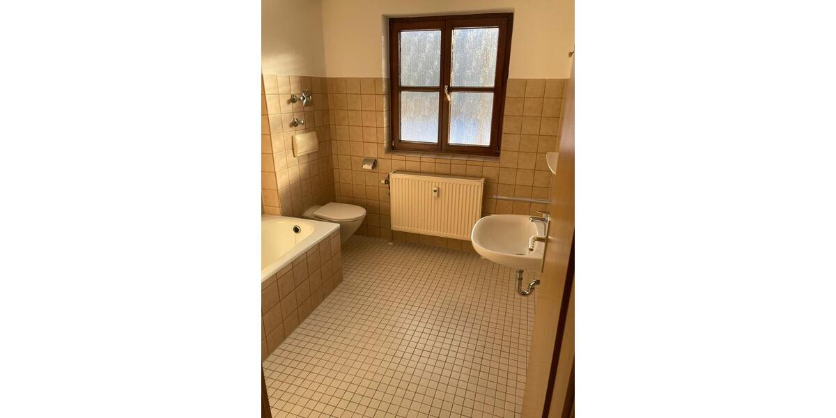 Erdgeschoßwohnung Wiesau Kornthan - 3 Zimmer, 73 m&sup2;, 495&euro; | Angebot:25960438