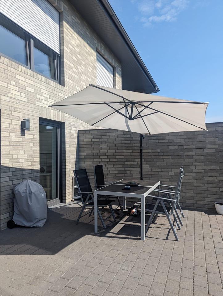 Moderne 5-Zimmer-Doppelhaushälfte mit Garten zu vermieten