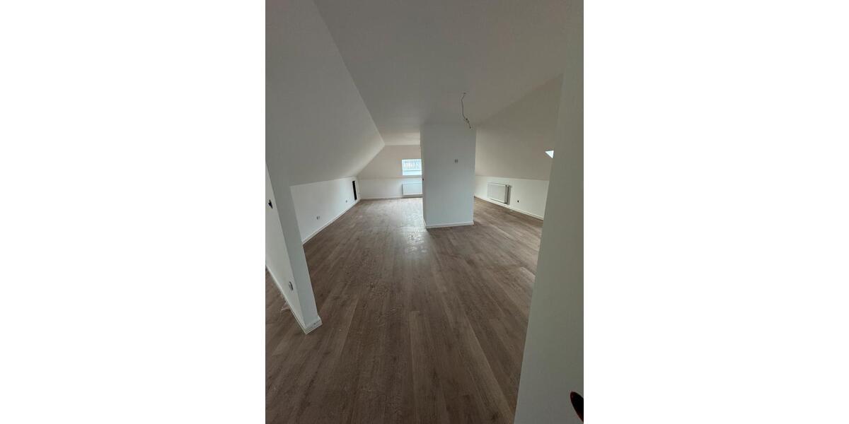 Dachgeschoßwohnung Felsberg - 2.5 Zimmer, 850&euro; | Angebot:23554269