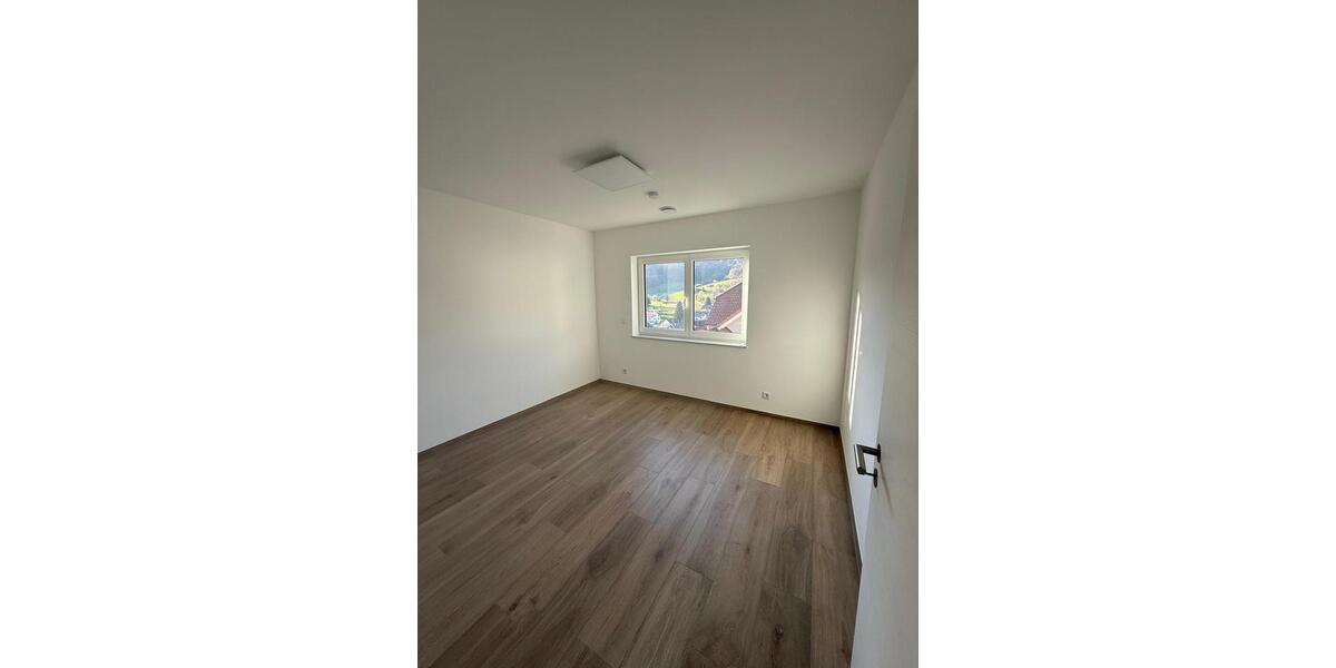 Dachgeschoßwohnung Breuberg - 4 Zimmer, 114 m&sup2;, 1.200&euro; | Angebot:26547089