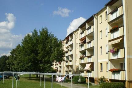 Sanierte 4-Raumwohnung mit Balkon Stellplatz & neuem Bad! 4 zimmer