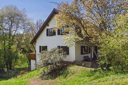 Haus Hasloch - 4 Zimmer, 210 m&sup2;, 1.700&euro; | Angebot:26409522