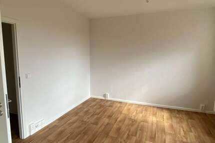 Wohnung Suhl Neundorf - 4 Zimmer, 65 m&sup2;, 400&euro; | Angebot:26446317