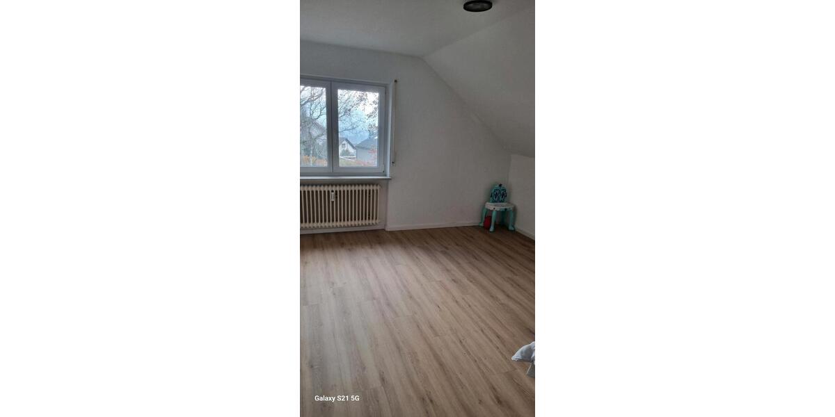 schoene Dachgeschoss Wohnung in Niederhof ab April 3 zimmer