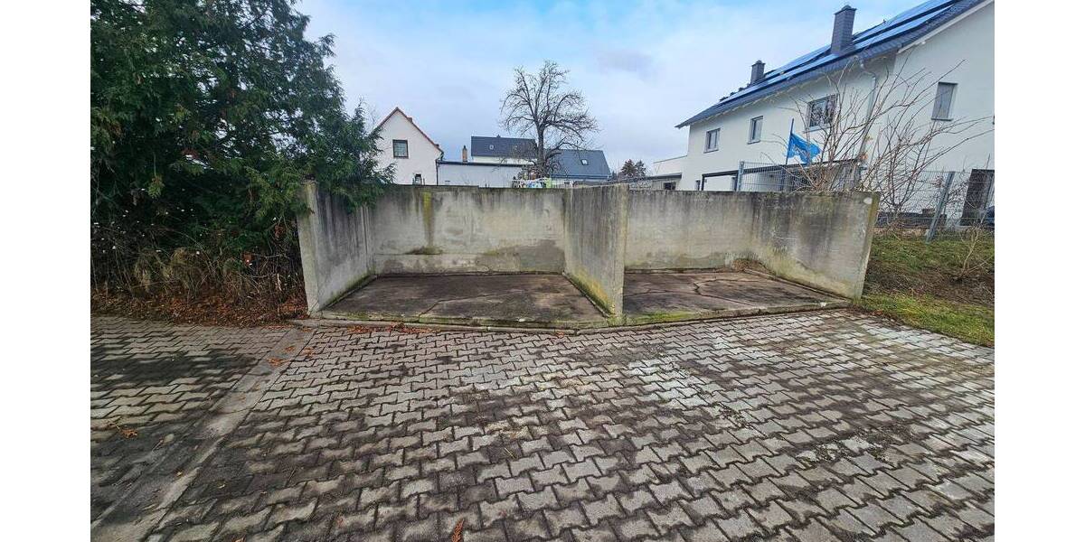 Pfeilerfreie Lagerhalle mit 2 Rolltoren, Büro, Lager, Teeküche, WC & zusätzl. Freifläche zimmer