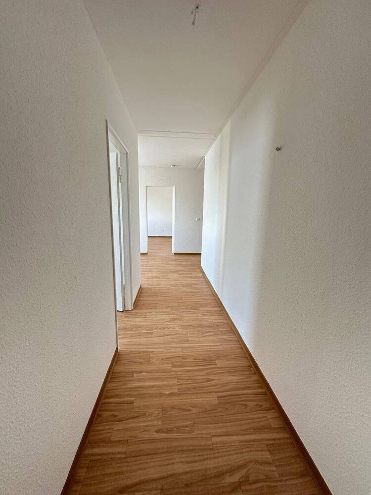 **MODERNISIERTE 3 Zimmer Wohnung MIT BALKON UND NEUEM WANNENBAD**