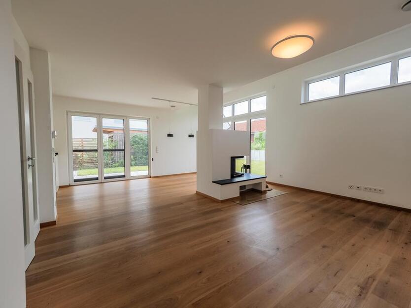 Grafrath - Spacious semi-detached house with sunny garden - temporary rental!