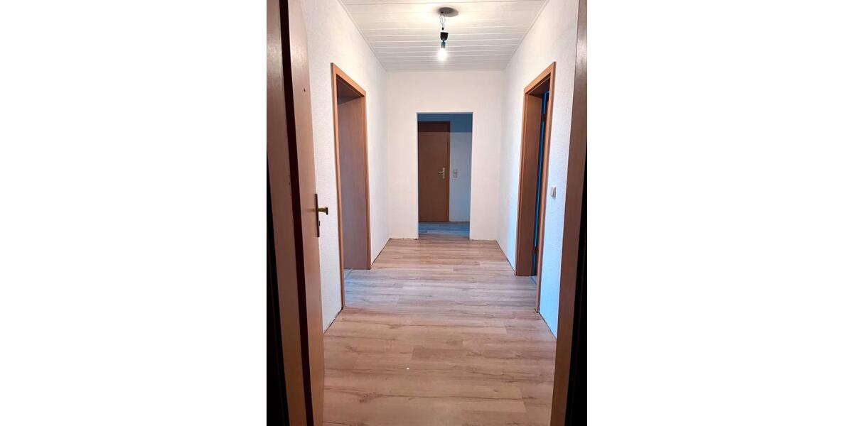 Hochparterre Zeitz - 3 Zimmer, 70 m&sup2;, 420&euro; | Angebot:26293101