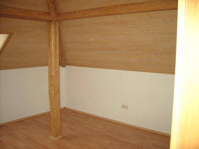 Dachgeschoßwohnung Hof Altstadt - 3 Zimmer, 100 m&sup2;, 590&euro; | Angebot:25978851