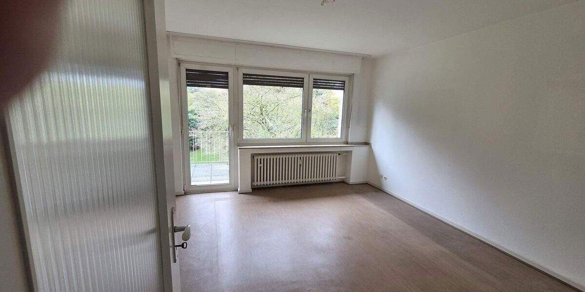 3-Zimmer-Wohnung im 1. OG - unrenoviert 3 zimmer