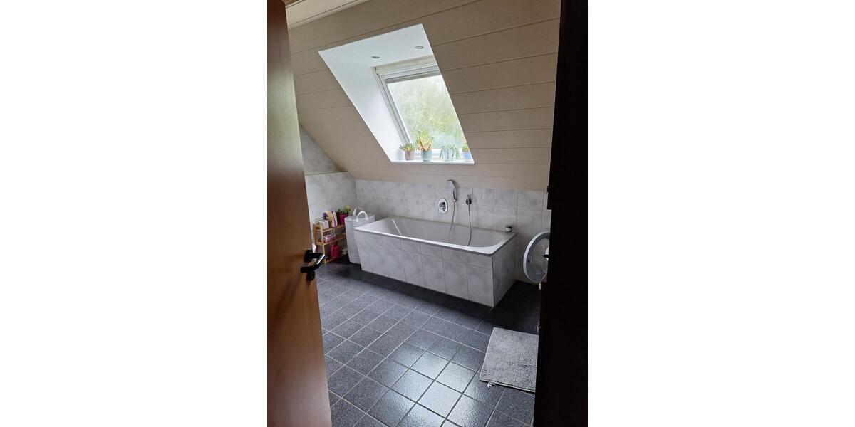 Dachgeschoßwohnung Spenge - 3 Zimmer, 107 m&sup2;, 800&euro; | Angebot:26124582