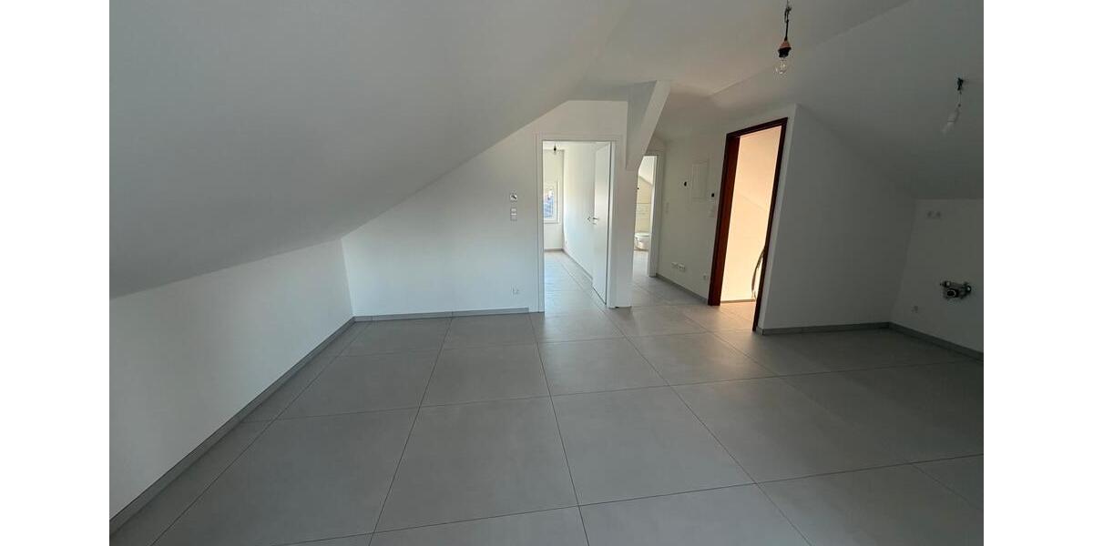 Dachgeschoßwohnung Neckarsulm - 2 Zimmer, 64 m&sup2;, 950&euro; | Angebot:25973944