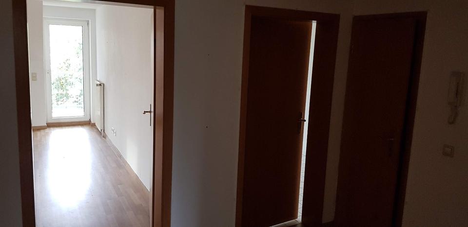 Etagenwohnung Wanzleben-Börde Börde - 3 Zimmer, 81 m&sup2;, 450&euro; | Angebot:25100882