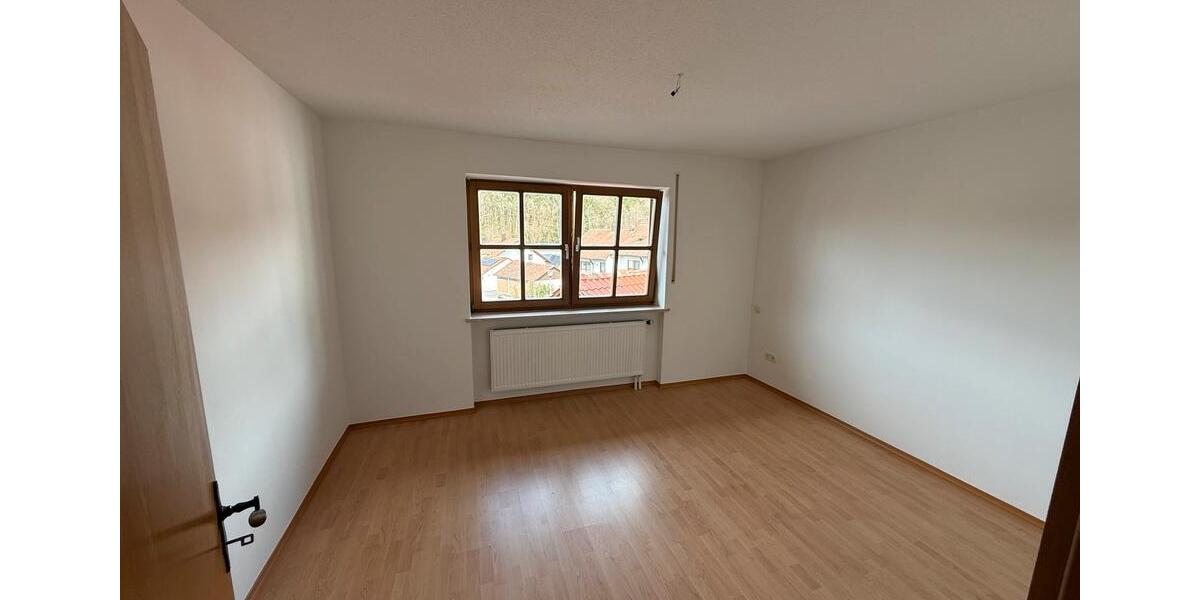 Etagenwohnung Hengersberg - 3 Zimmer, 72 m&sup2;, 650&euro; | Angebot:25550464