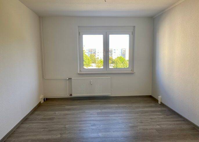 Erstbezug nach Sanierung: 2-Raum mit Balkon und Badewanne