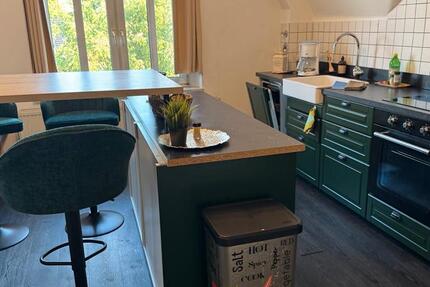 2-Zimmer Wohnung DG, möbliert und befristet. zimmer