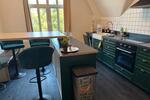 2-Zimmer Wohnung DG, möbliert und befristet. zimmer