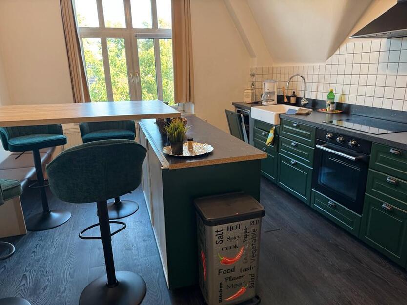 2-Zimmer Wohnung DG, möbliert und befristet. zimmer