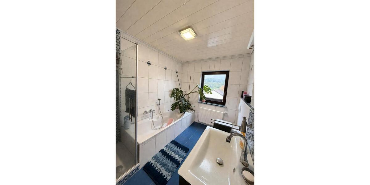 Etagenwohnung Merenberg - 5 Zimmer, 170 m&sup2;, 1.350&euro; | Angebot:26155183