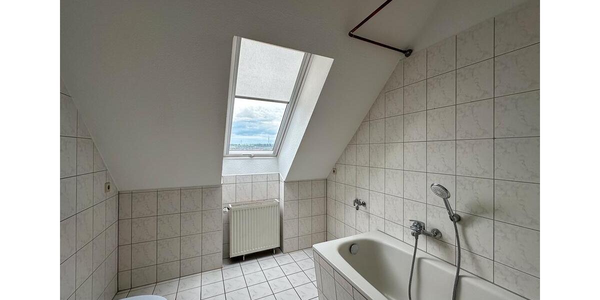 Gemütliche Dachgeschosswohnung mit tollem Ausblick über die Dächer Naumburgs! 2 zimmer