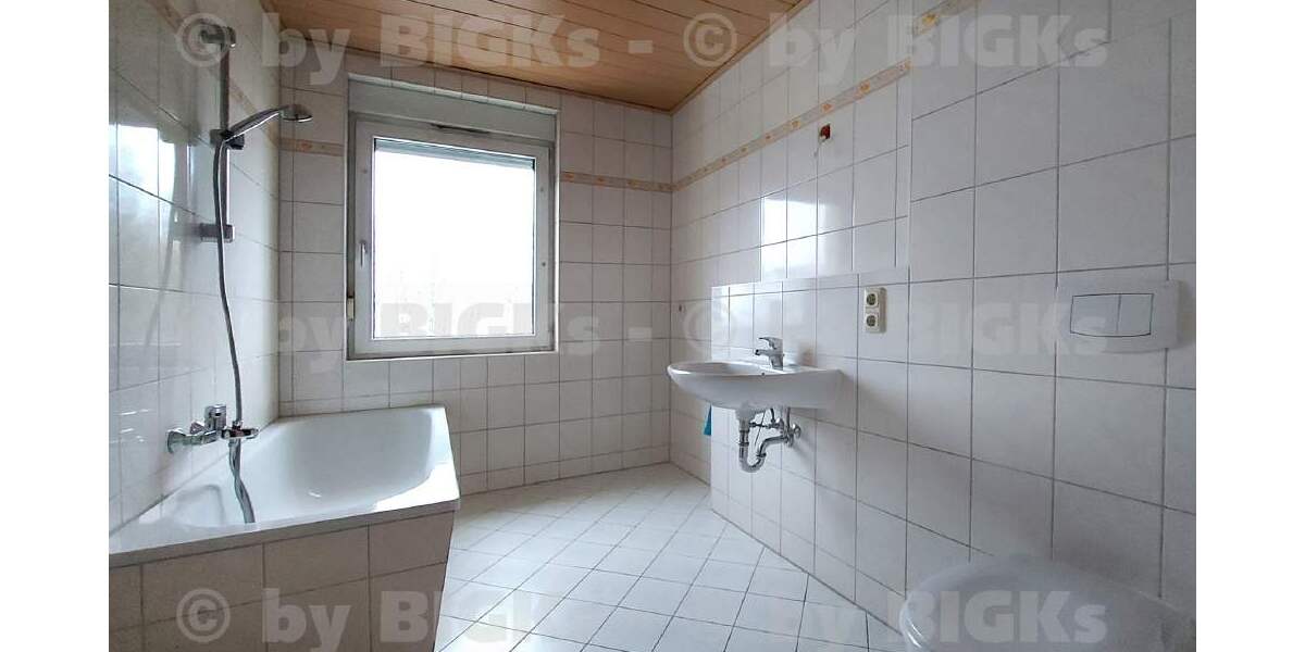 BIGKs: Suhl-Leninring: 3 Raum Wohnung Suhl,sep.Küche,Wannenbad, Balkon (-;) - Etagenwohnung Suhl Suhl Leninring | Angebot:27363188