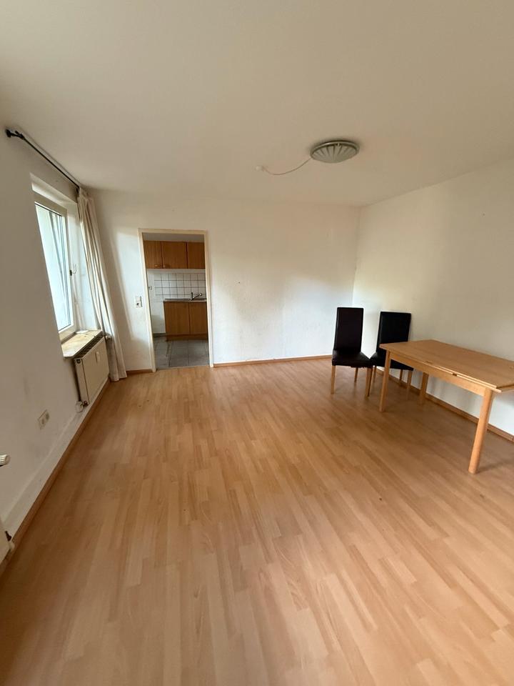 Eine helle zwei-Zimmer Wohnung im Erdgeschoss