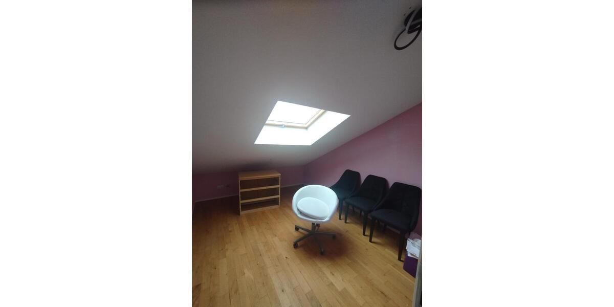 Dachgeschoßwohnung Eislingen (Fils) - 3 Zimmer, 100 m&sup2;, 1.000&euro; | Angebot:26167382