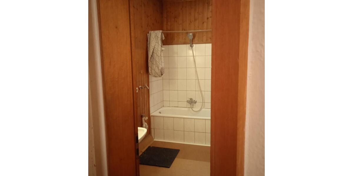 Etagenwohnung Marburg - 5 Zimmer, 120 m&sup2;, 1.800&euro; | Angebot:25274523