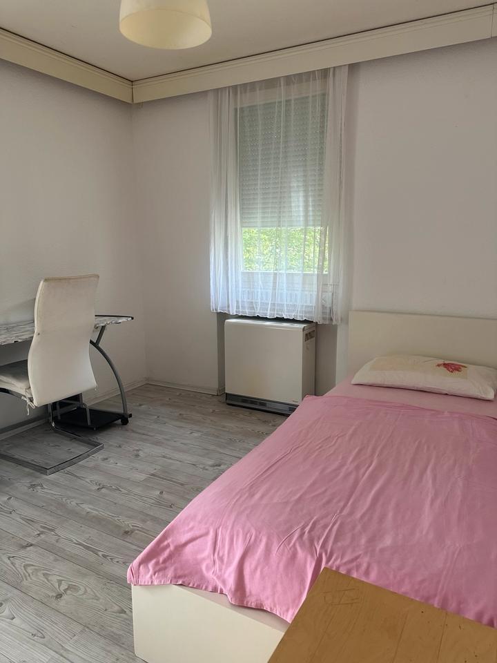 Zentrales möbliertes Zimmer Stuttgart Vaihingen