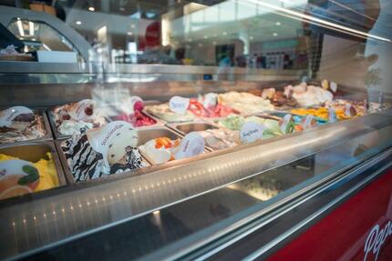 SEHR BEKANNTE EISDIELE MIT VIEL STAMMKUNDEN UND AUSSENFLÄCHE zimmer