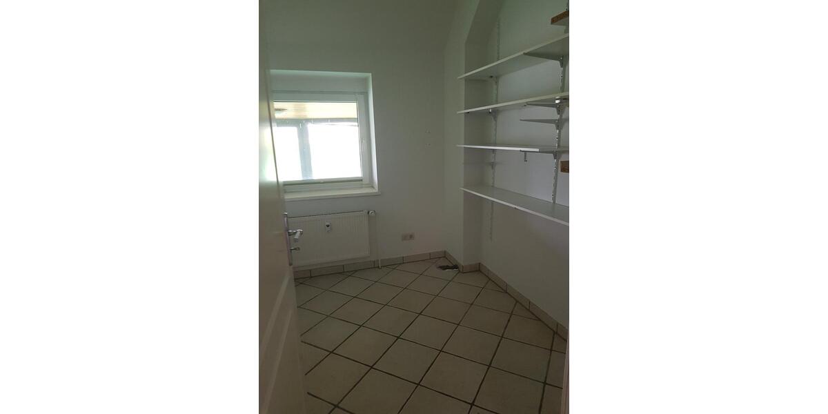 Erdgeschoßwohnung Haseldorf - 3 Zimmer, 130 m&sup2;, 1.300&euro; | Angebot:25612493