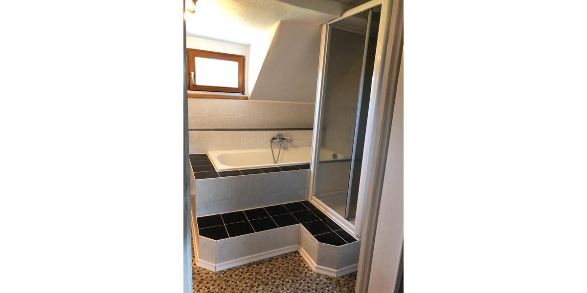 Dachgeschoßwohnung Deggendorf - 3.5 Zimmer, 95 m&sup2;, 815&euro; | Angebot:26381488