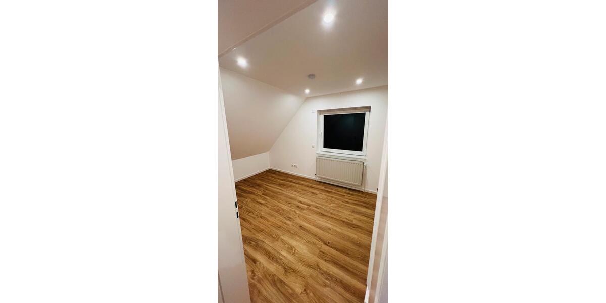 Dachgeschoßwohnung Rosengarten - 3 Zimmer, 90 m&sup2;, 1.260&euro; | Angebot:26188055