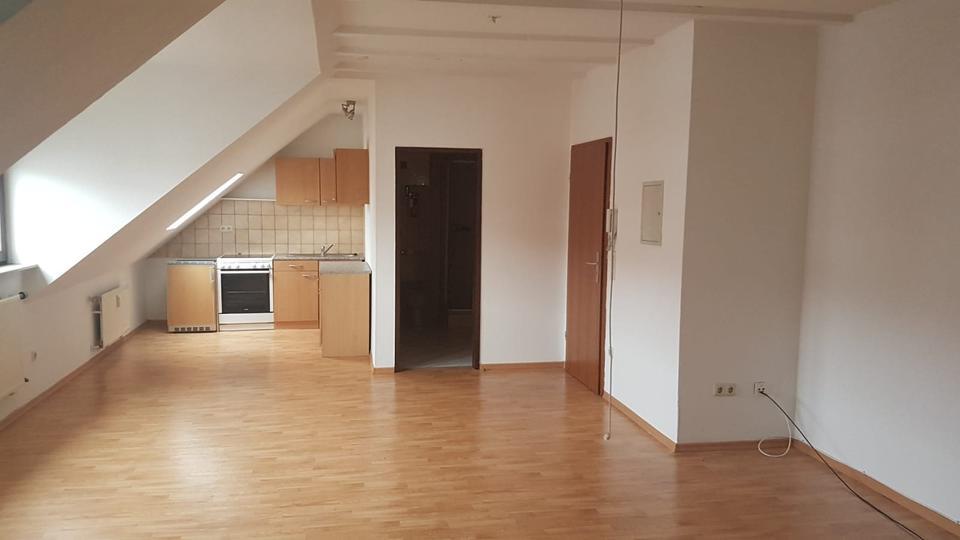 helle 1 Zi DG-Wohnung