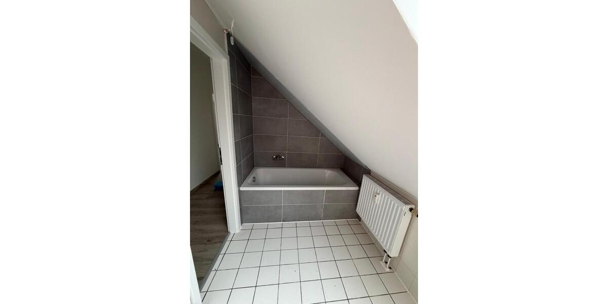 Dachgeschoßwohnung Bad Rodach - 3 Zimmer, 92 m&sup2;, 430&euro; | Angebot:26122040